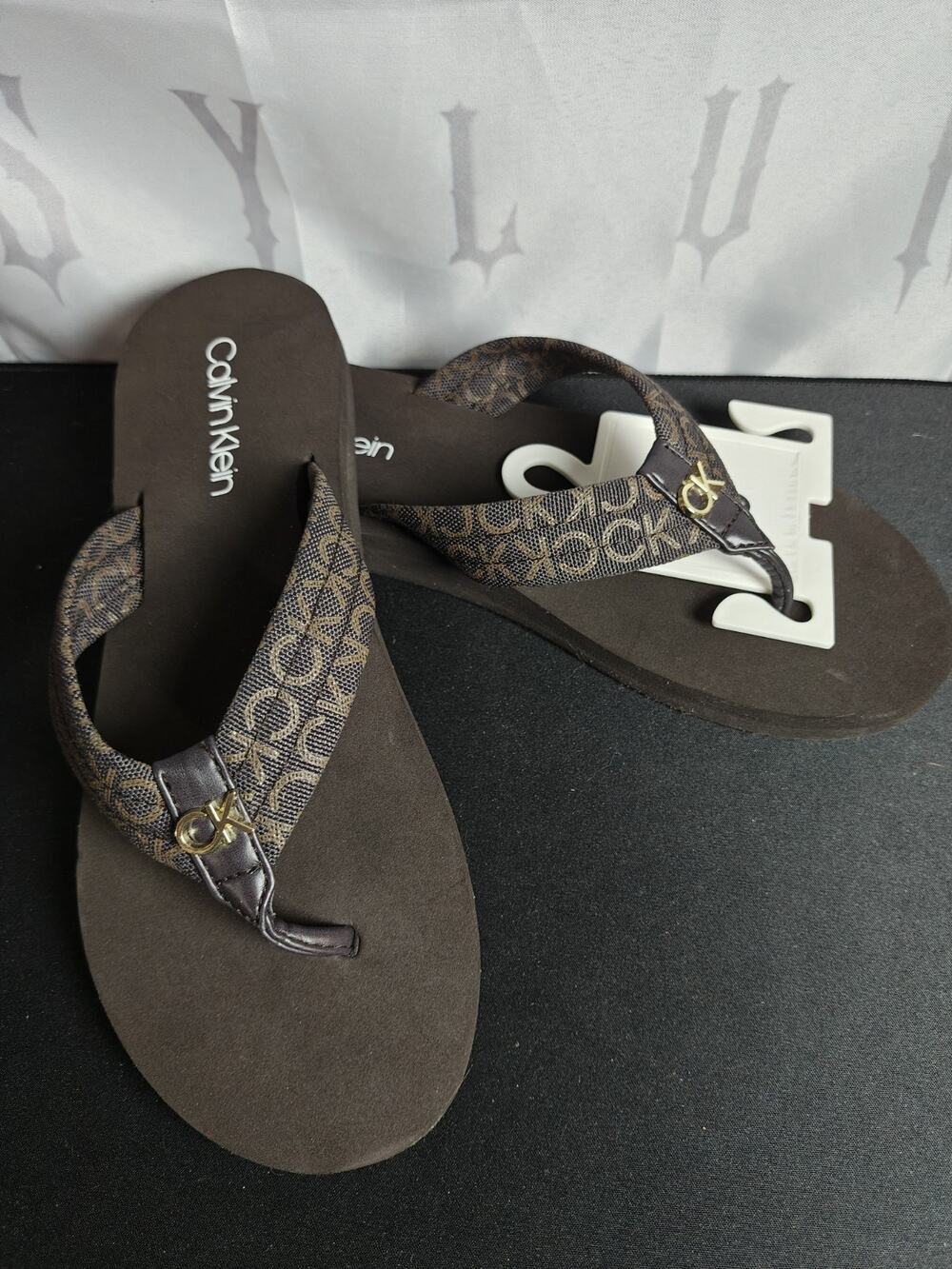 Calvin Klein Women's 8 Meena Monogram Thong Brown Flip Flops Sandals NWT